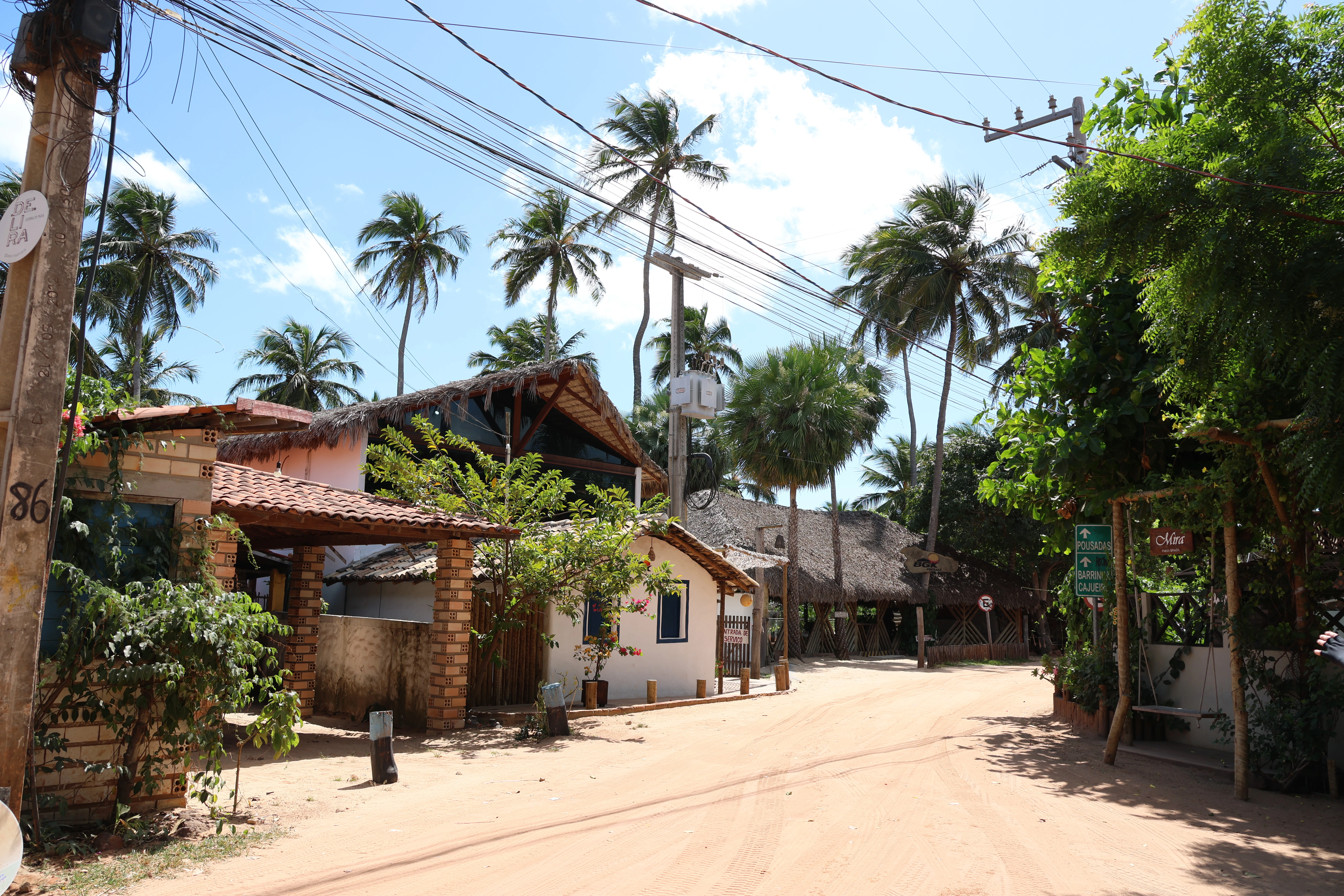Casas e comércios da vila de Barra Grande